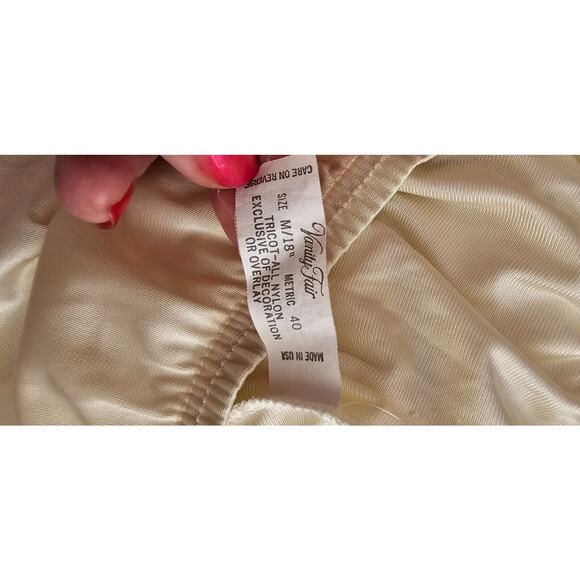 VANITY FAIR Ivory Satin BLOOMERS Bottoms Shorts & Leggs Satin Tank 34 Medium - Picture 5 of 5